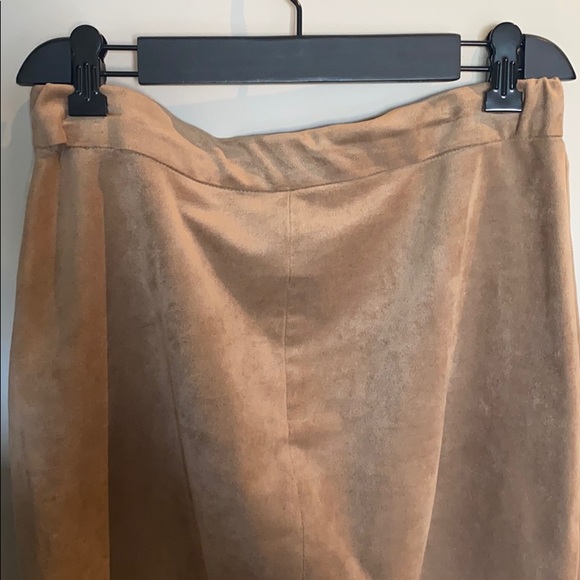 Beautiful Suede tan skirt - Picture 5 of 5